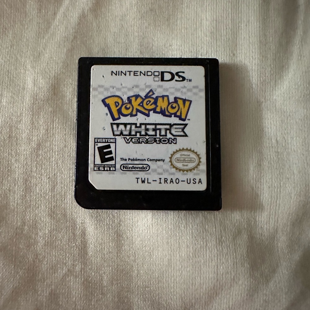 Nintendo Black Pokémon White Version Game Cartridge